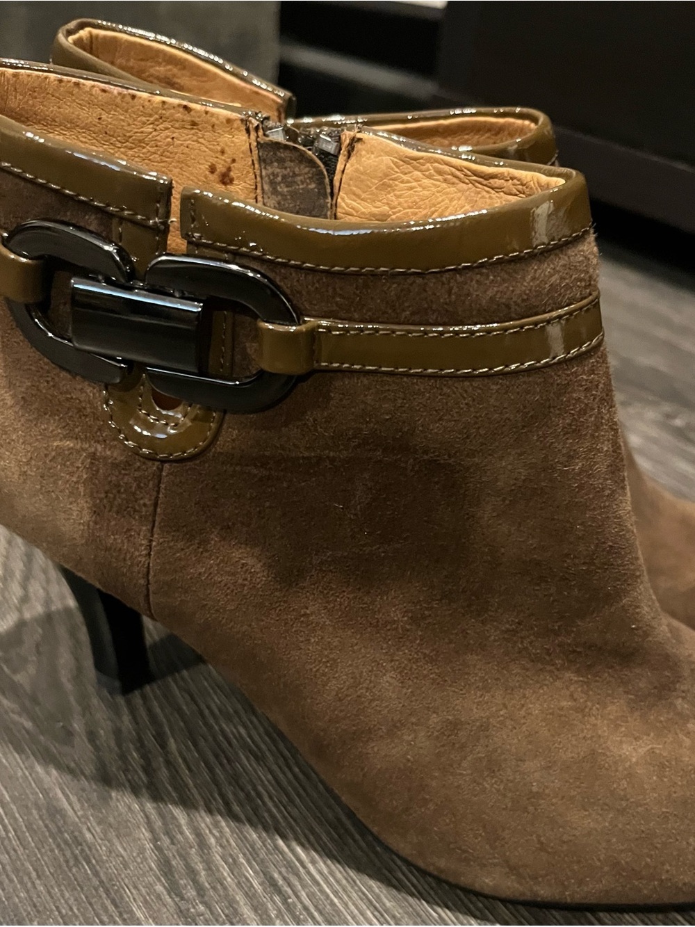 SOFFT Dark Tan Suede Ankle Booties with Brown Trim Sz 8.5 ORIG $145+! LUX DEAL!